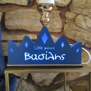 Ξύλινο Φωτιστικό led Κορώνα με όνομα