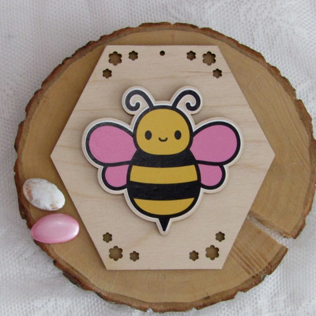 Ξύλινο 3D προσκλητήριο βάπτισης καδράκι 2 όψεων με θέμα Μελισσούλα