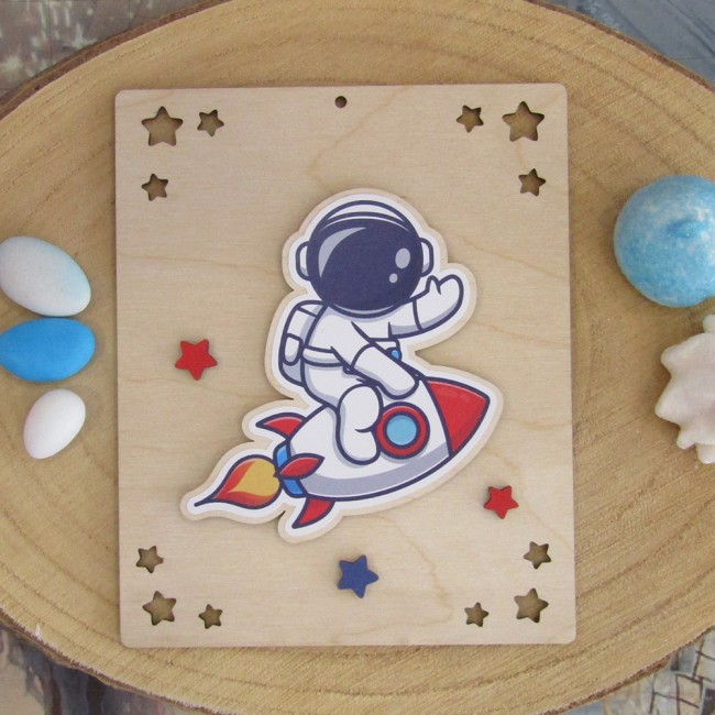 Ξύλινο 3D προσκλητήριο βάπτισης καδράκι 2 όψεων με θέμα "Αστροναύτης" 