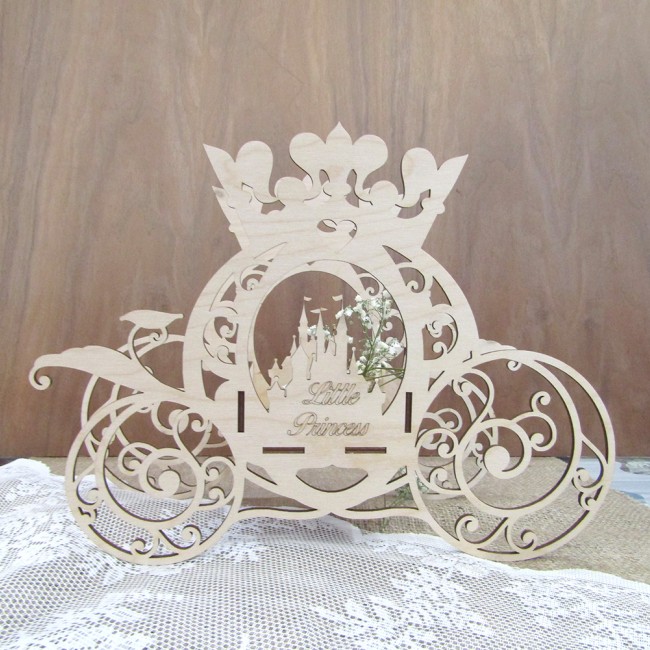 3D Ξύλινο διακοσμητικό κασπώ βάπτισης με θεμα Άμαξα με κάστρο
