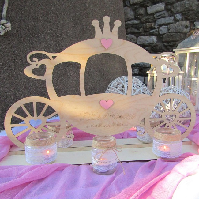 Ξύλινο διακοσμητικό στάντ βάπτισης με θέμα Άμαξα πριγκίπισσας 