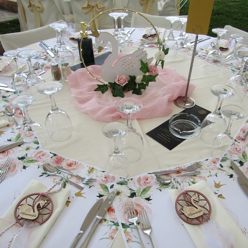 Μεταλλικός κύκλος με βάση , led φωτισμό και ξύλινη φιγούρα κύκνος