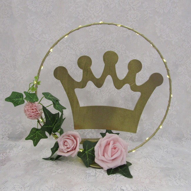 Μεταλλικός κύκλος με βάση , led φωτισμό και ξύλινη κορώνα