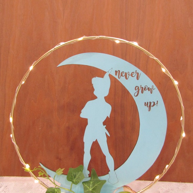 Μεταλλικός κύκλος με βάση , led φωτισμό και ξύλινη φιγούρα Peter Pan