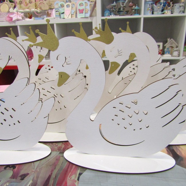 Στάντ ΄διακόσμησησης βάπτισης κύκνος