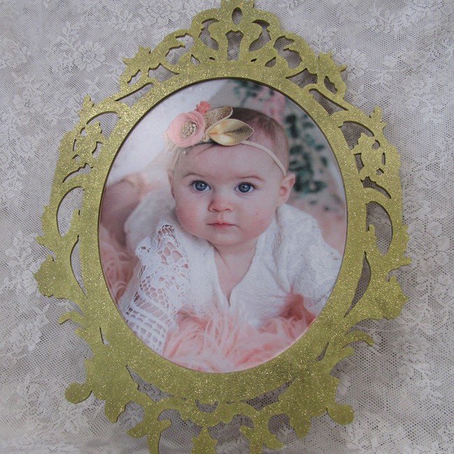 Ξύλινη χρυσή κορνίζα βάπτισης με φωτογραφία