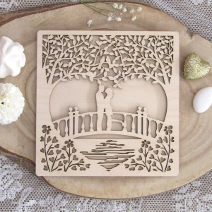 Ξύλινο προσκλητήριο γάμου 2 οψεων ζευγάρι καρδιά