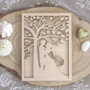 Ξύλινο προσκλητήριο γάμου 2 οψεων ζευγάρι δέντρο