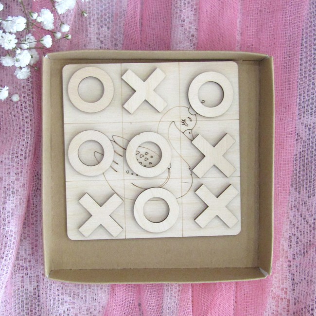 Ξύλινη τρίλιζα με θέμα κύκνος για μπομπονιέρα βάπτισης