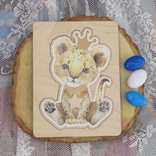 Ξύλινο προσκλητήριο βάπτισης λιονταράκι