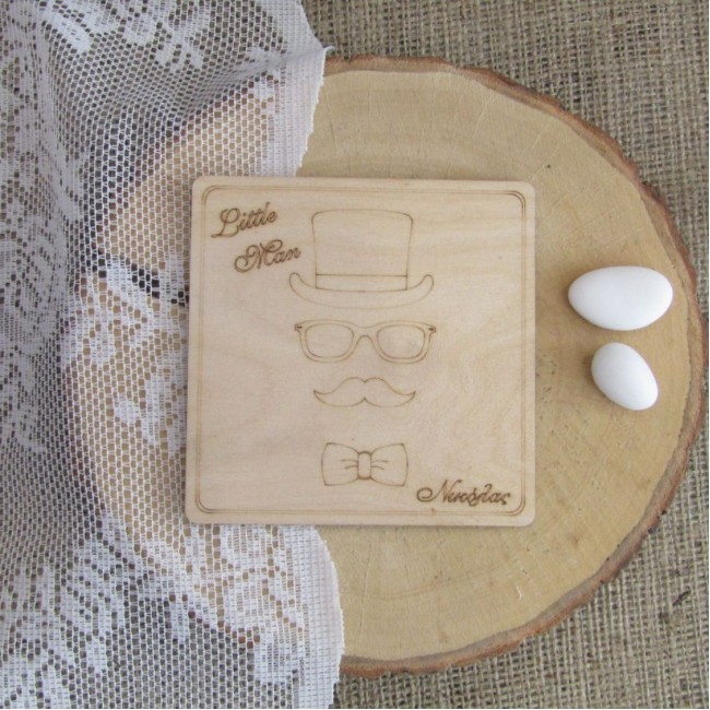 Μπομπονιέρα βάπτισης ξύλινο σουβέρ με θέμα Μουστάκι
