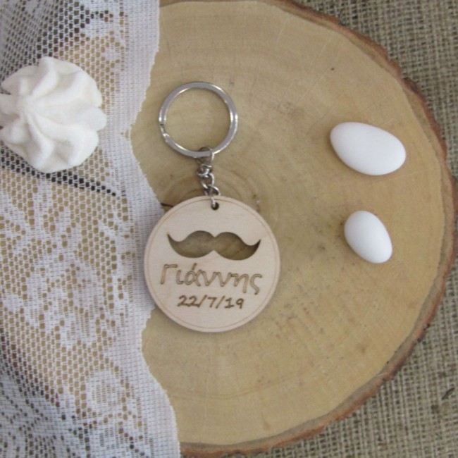 Μπομπονιέρα βάπτισης ξύλινο μπρελόκ με θέμα Μουστάκι