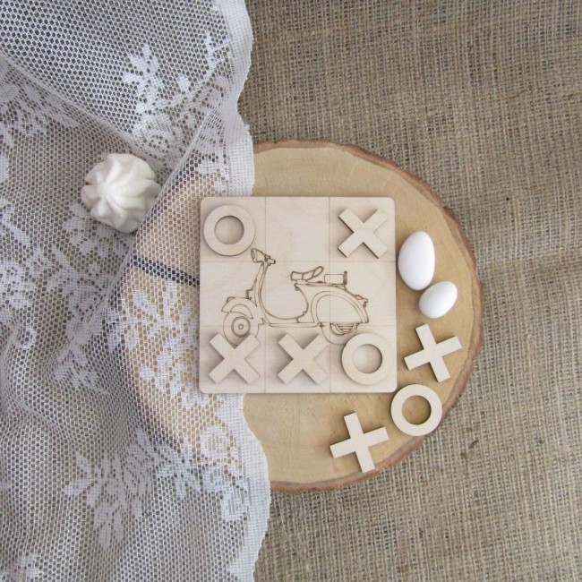 Ξύλινη τρίλιζα με θέμα Βέσπα για μπομπονιέρα βάπτισης